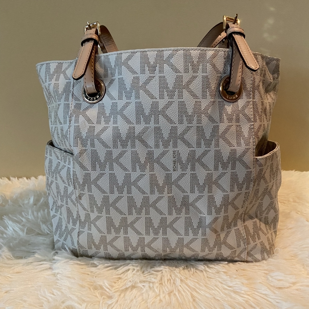 🔥🔥Michael Kors Jet Set Signature Logo bag